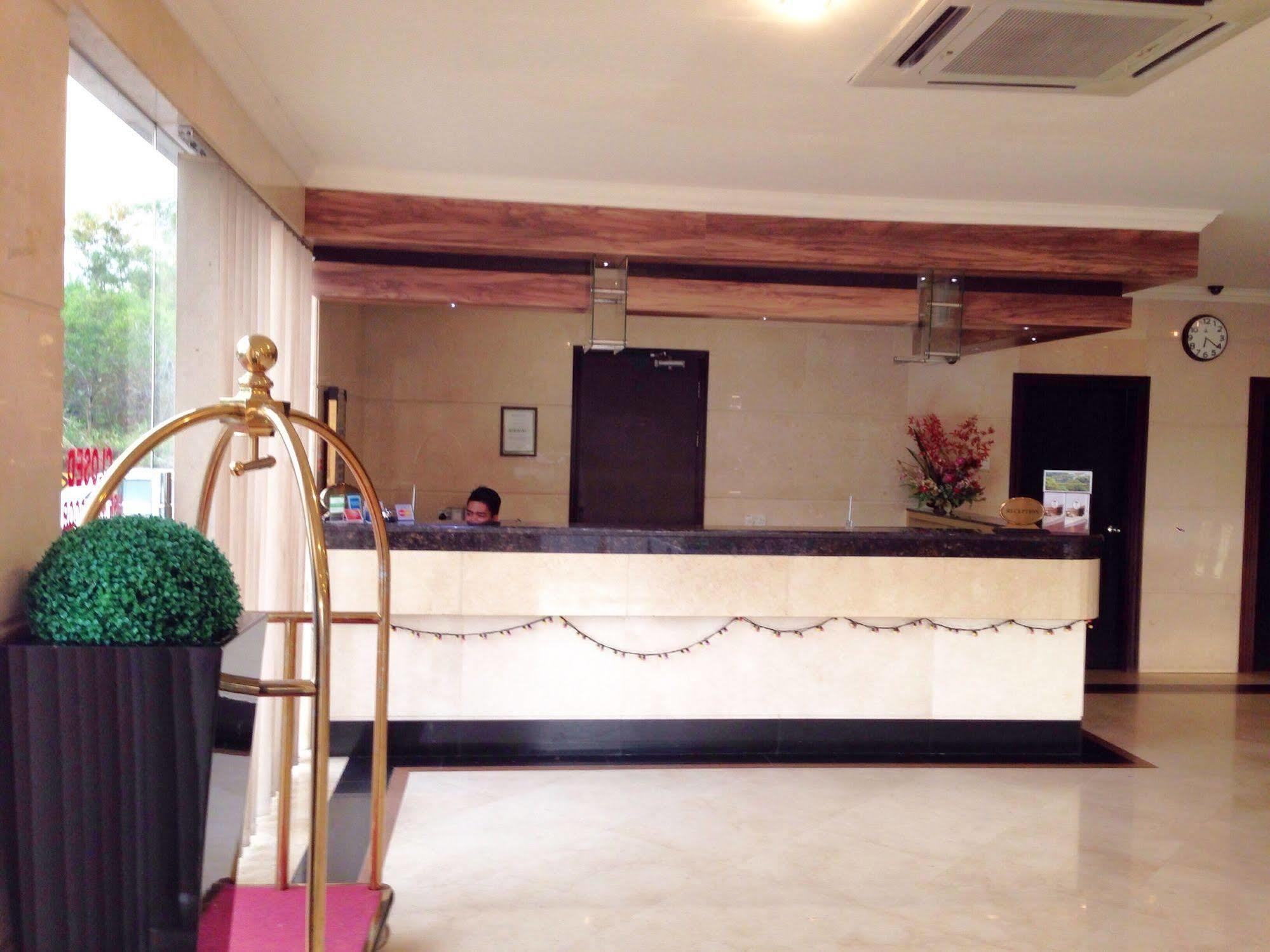 Palm Garden Hotel Brunei Bandar Seri Begawan Exterior foto